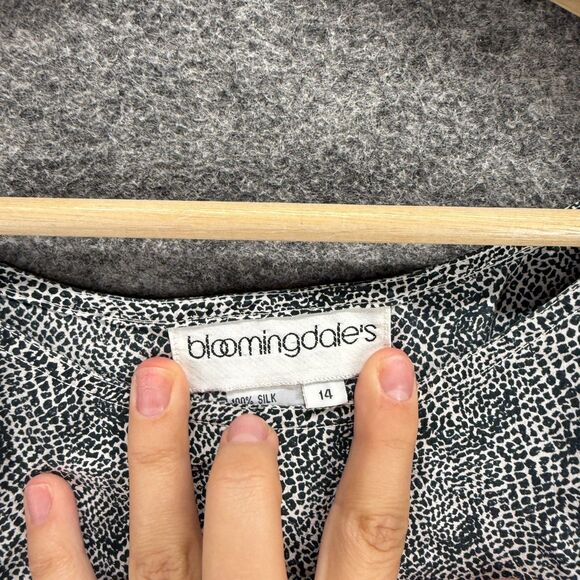 Bloomingdale's Blouse Women 14 Gray Geometric Silk Sleeveless Wide Strap Casual - Picture 3 of 8